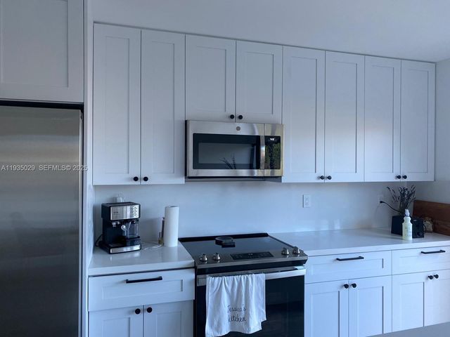 3721 SW 88th Pl B, Miami, FL 33165