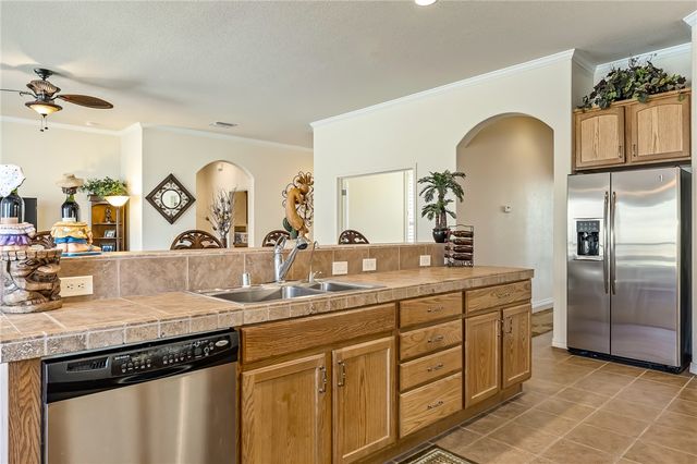 910 Talon Pointe Drive, Bullhead City, AZ 86429