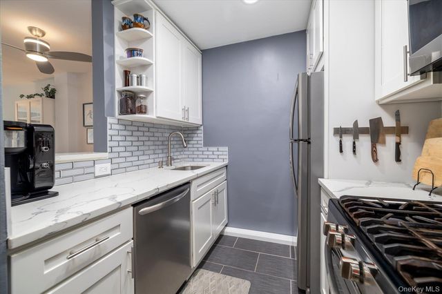 1 E Broadway 3C, Long Beach, NY 11561