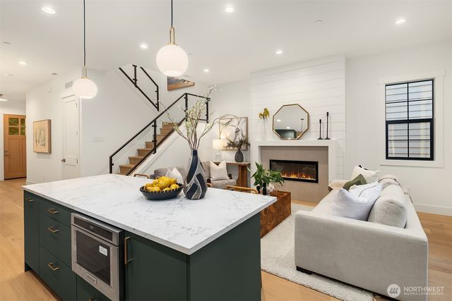 891 166th Avenue NE, Bellevue, WA 98008