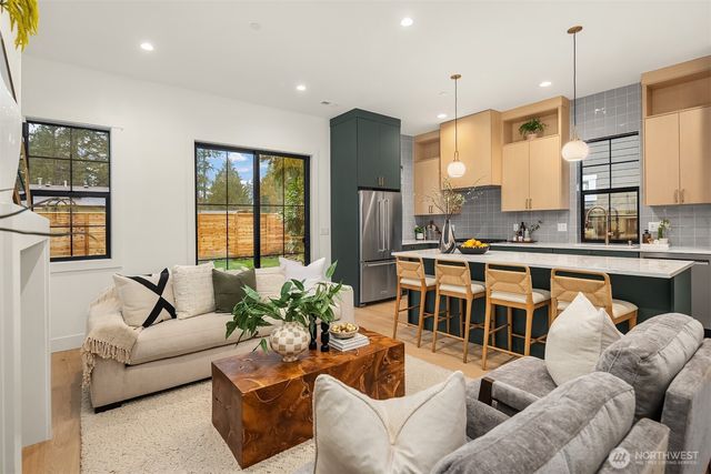 891 166th Avenue NE, Bellevue, WA 98008