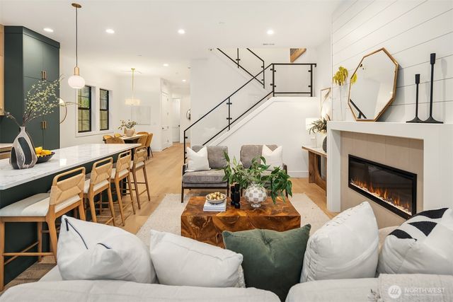 891 166th Avenue NE, Bellevue, WA 98008