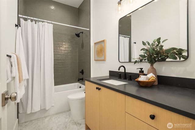 891 166th Avenue NE, Bellevue, WA 98008