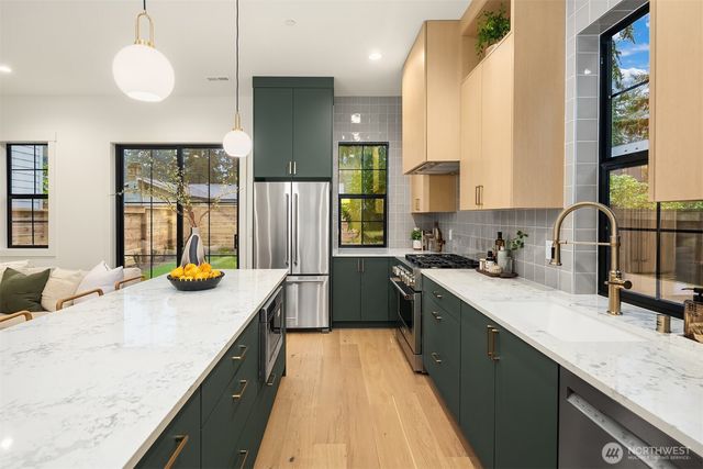 891 166th Avenue NE, Bellevue, WA 98008