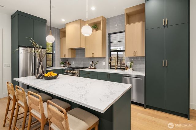 891 166th Avenue NE, Bellevue, WA 98008