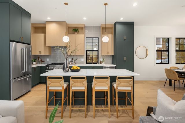 891 166th Avenue NE, Bellevue, WA 98008