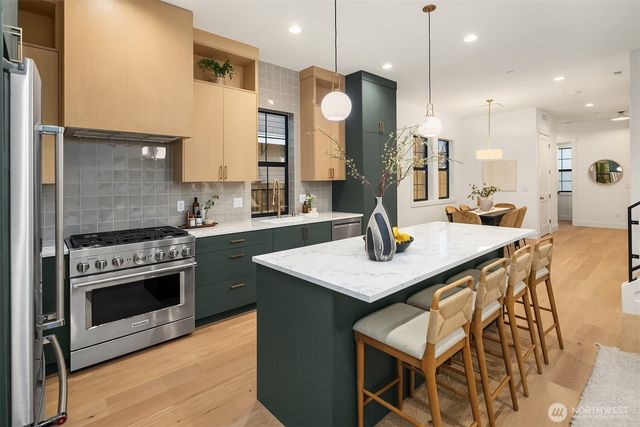 891 166th Avenue NE, Bellevue, WA 98008