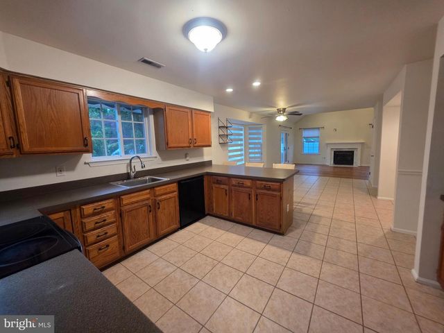 138 PERSIMMON ST, Glassboro, NJ 08028
