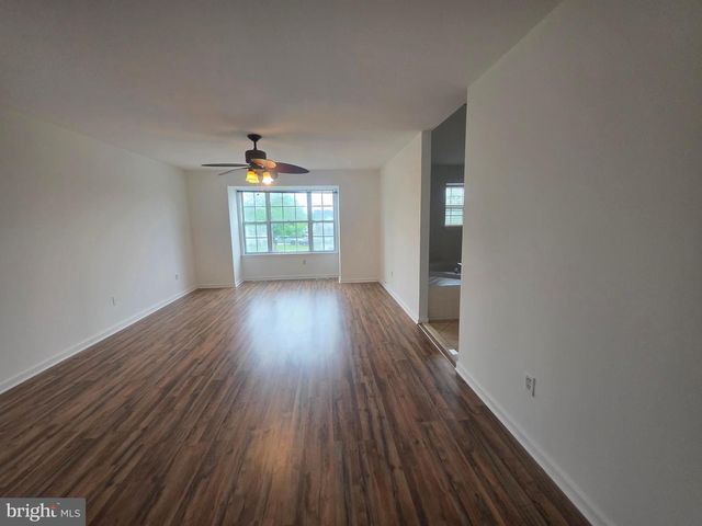 138 PERSIMMON ST, Glassboro, NJ 08028