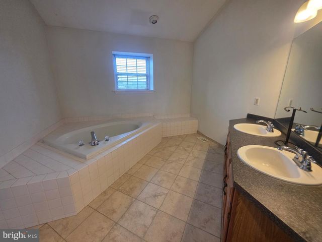 138 PERSIMMON ST, Glassboro, NJ 08028