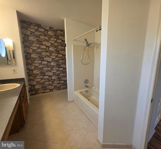 138 PERSIMMON ST, Glassboro, NJ 08028