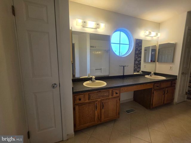 138 PERSIMMON ST, Glassboro, NJ 08028