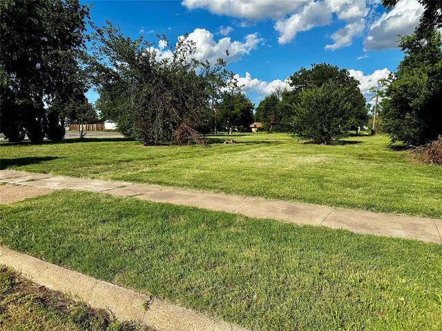 410 N East Street, Seymour, TX 76380