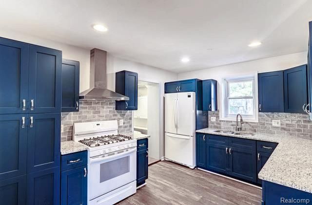 22105 Ridgeway Street, Saint Clair Shores, MI 48080