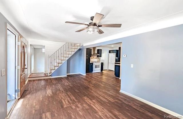 22105 Ridgeway Street, Saint Clair Shores, MI 48080