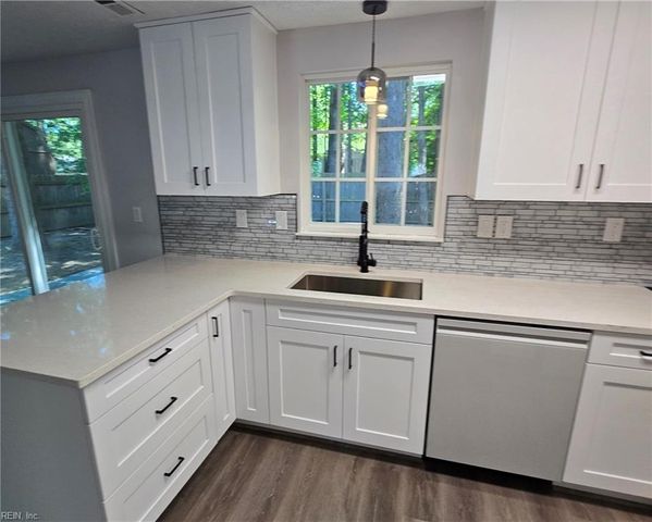 436 Michael Irvin DR, Newport News, VA 23608