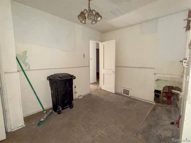 12441 Lansdowne Street, Detroit, MI 48224