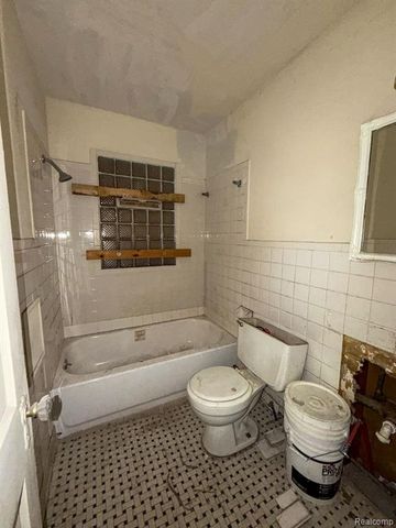 12441 Lansdowne Street, Detroit, MI 48224