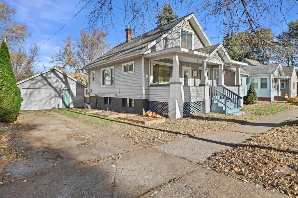 219 E Howard Street, Portage, WI 53901