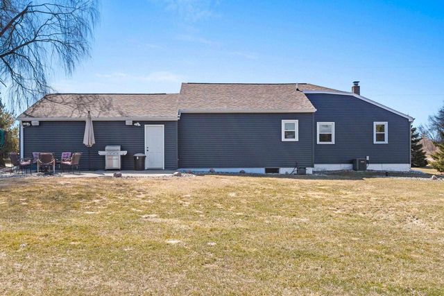 7838 N BROWN COUNTY LINE ROAD, Pulaski, WI 54162