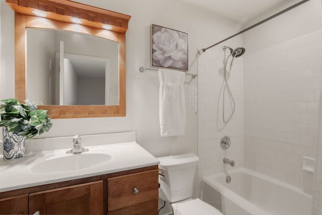 344 Rock Hall Circle, Grayslake, IL 60030