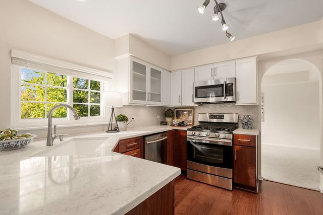 344 Rock Hall Circle, Grayslake, IL 60030