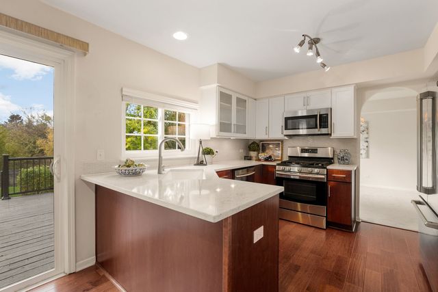 344 Rock Hall Circle, Grayslake, IL 60030