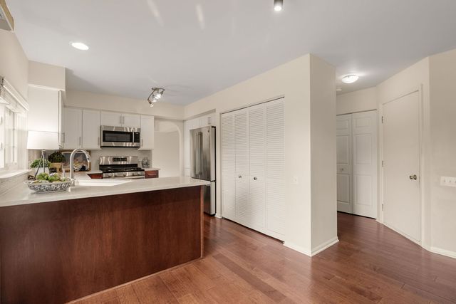 344 Rock Hall Circle, Grayslake, IL 60030