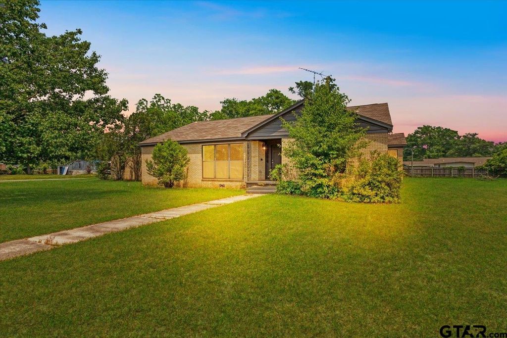 104 Mackinnon, Mount Pleasant, TX 75455