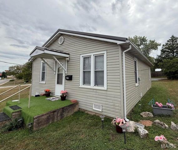 609 First Street, Houston, MO 65483