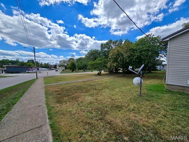 609 First Street, Houston, MO 65483