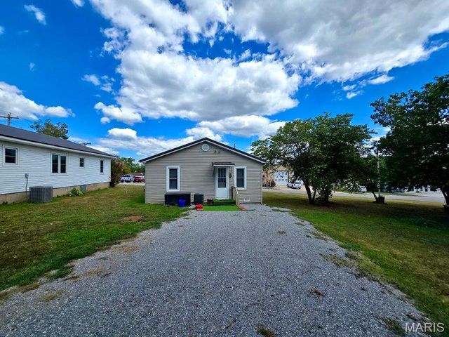 609 First Street, Houston, MO 65483