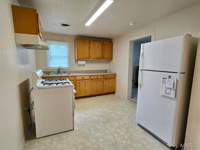 609 First Street, Houston, MO 65483