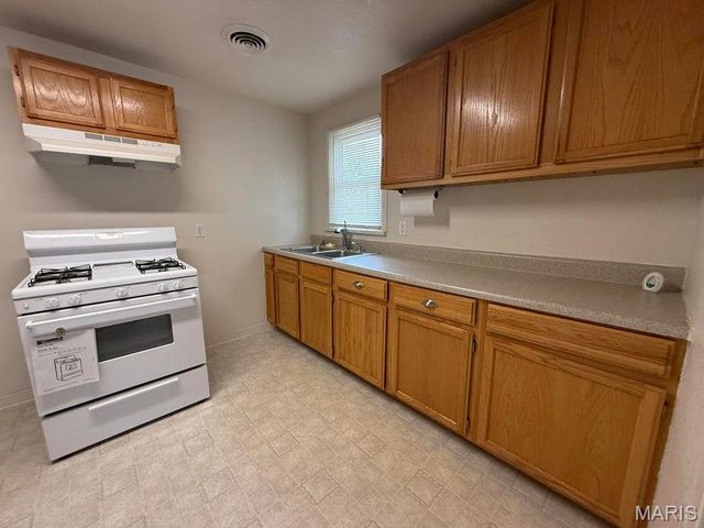 609 First Street, Houston, MO 65483