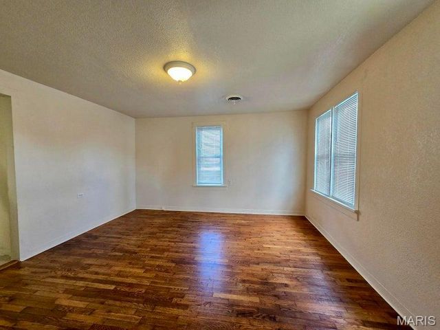 609 First Street, Houston, MO 65483