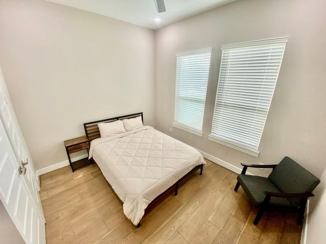 303 Queen Sude Lane, Houston, TX 77091