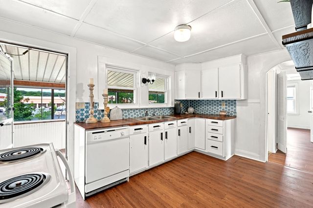 31 Perkins St, Quincy, MA 02169