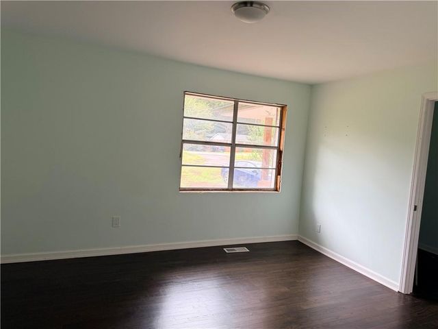 412 E Mcintosh Road, Griffin, GA 30223