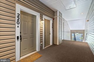 220 FALLSGROVE BLVD #3, Rockville, MD 20850