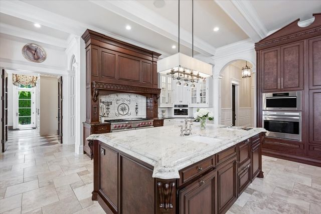 319 SHERIDAN Road, Winnetka, IL 60093