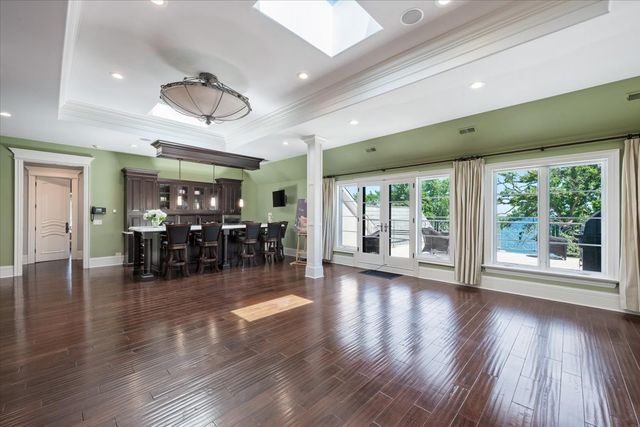319 SHERIDAN Road, Winnetka, IL 60093