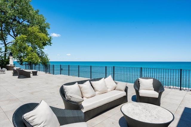 319 SHERIDAN Road, Winnetka, IL 60093