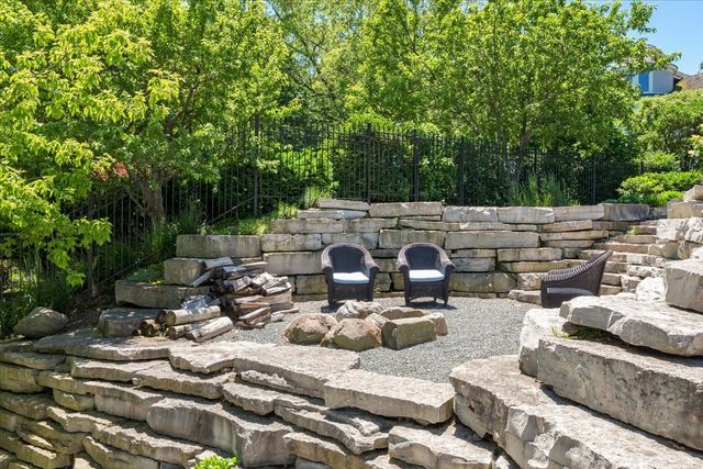319 SHERIDAN Road, Winnetka, IL 60093
