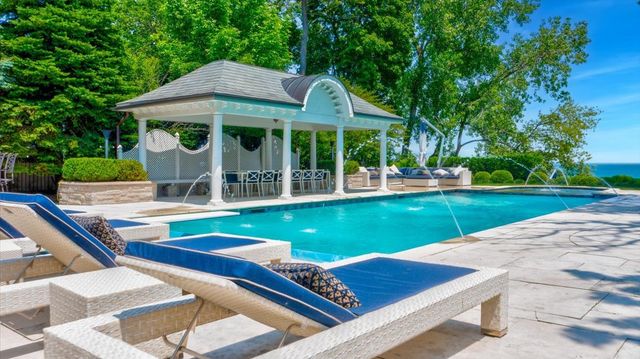 319 SHERIDAN Road, Winnetka, IL 60093