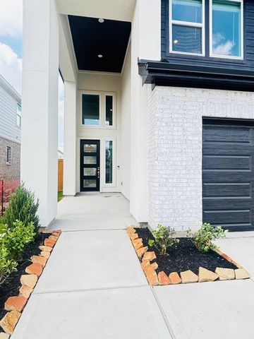 9714 Periwinkle Chase Drive, Richmond, TX 77407