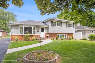 4733 S Pershing Avenue, Downers Grove, IL 60515