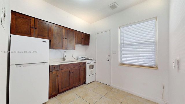 2499 SW 27th St 7, Miami, FL 33133