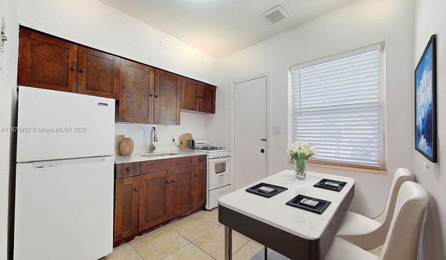 2499 SW 27th St 7, Miami, FL 33133