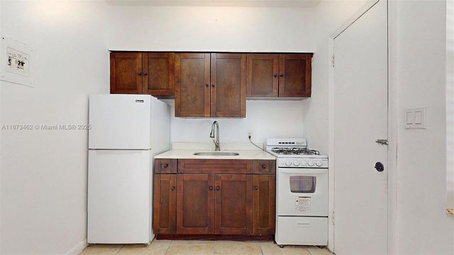 2499 SW 27th St 7, Miami, FL 33133