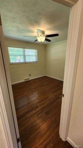 5452 Edelweis Lane, St Louis, MO 63129